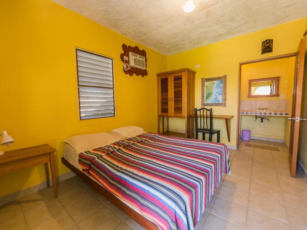 A Piece Of Ground Hostel Punta Gorda Exterior photo