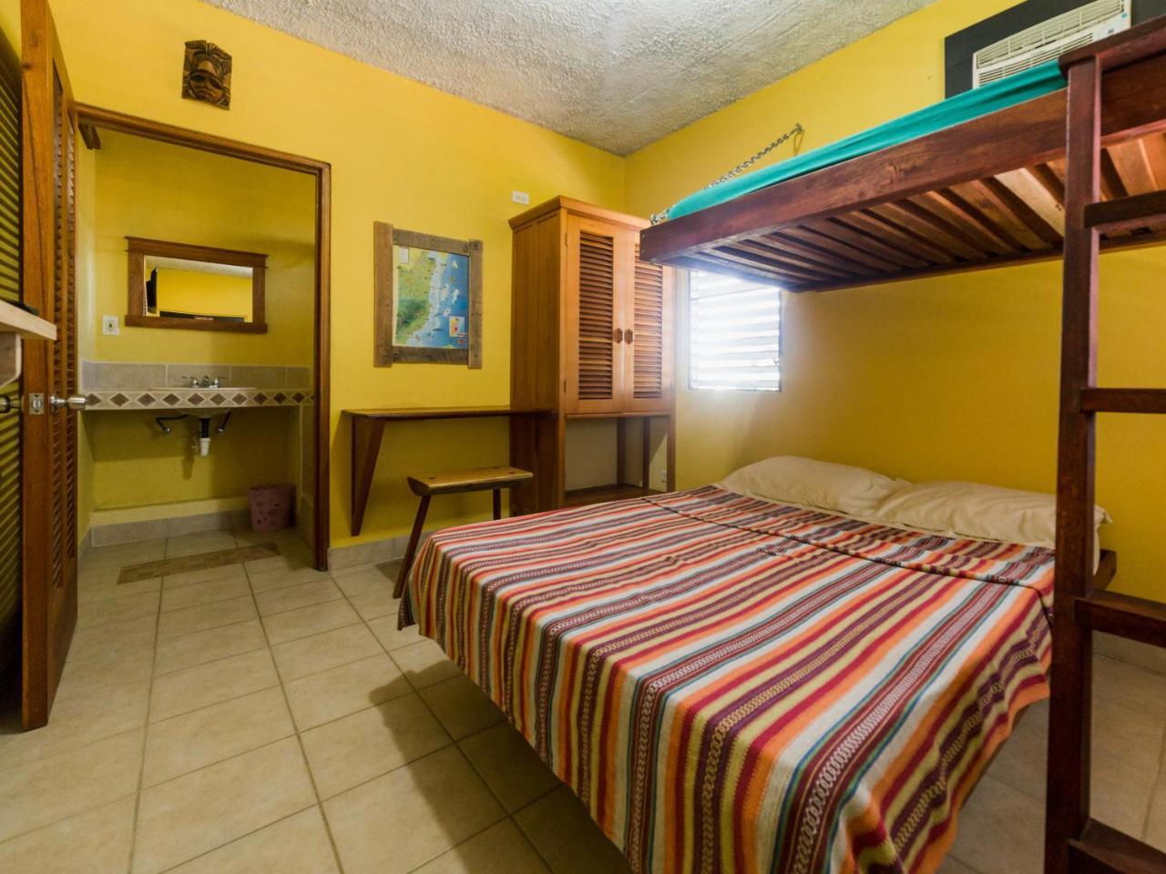 A Piece Of Ground Hostel Punta Gorda Exterior photo