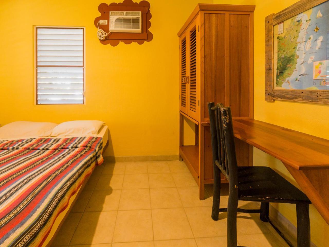 A Piece Of Ground Hostel Punta Gorda Exterior photo