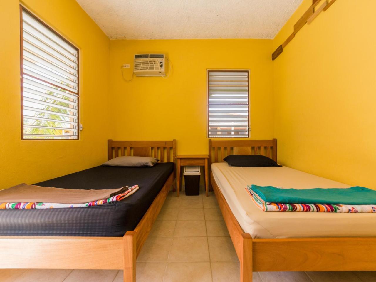 A Piece Of Ground Hostel Punta Gorda Exterior photo
